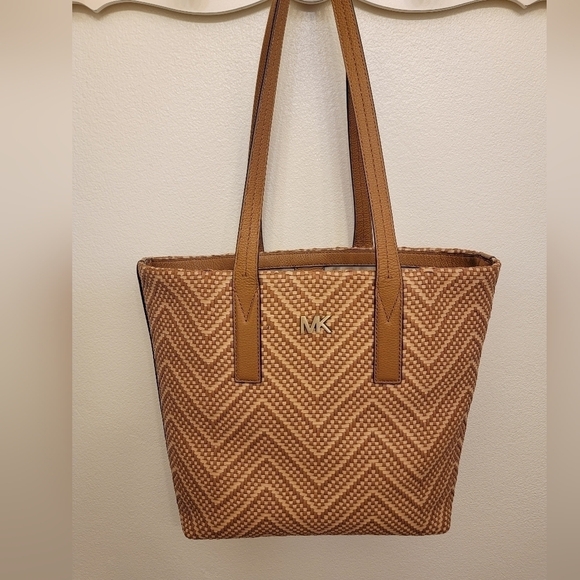 Michael Kors Handbags - EUC- Michael Kors Junie Woven Tote